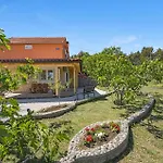 Slavka * Skradin