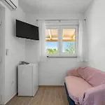 Holiday home Slavka Skradin
