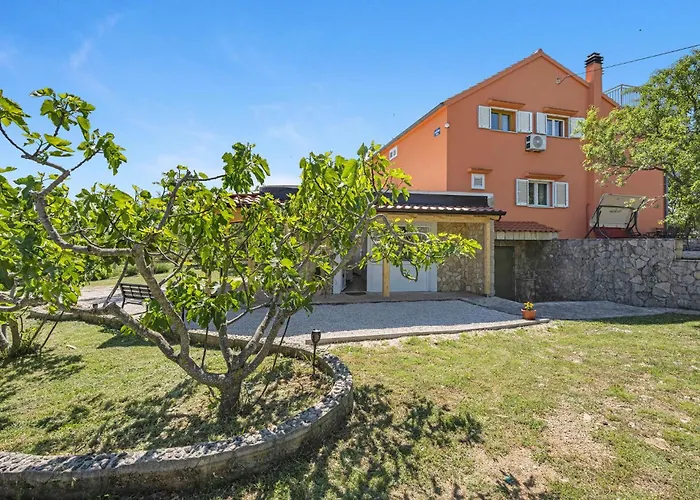 Holiday home Slavka Skradin